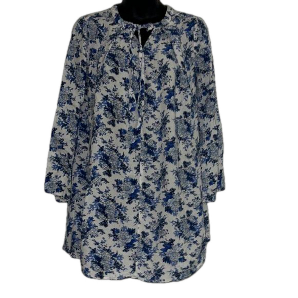** Beautiful floral Altar’d State top M